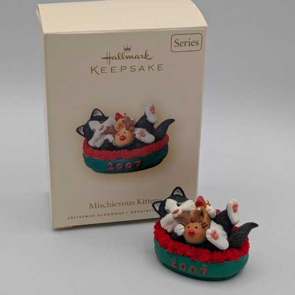 Hallmark Keepsake Mischievous Kittens 2007 Christmas Ornament, 9th in the Series - Picture 2 of 12